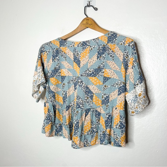 American Eagle Outfitters Flowy Floral Print Patchwork Cropped Blouse XS - Picture 6 of 6
